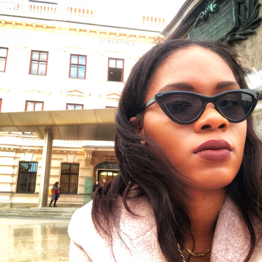 Meet your Posher, Oshioke